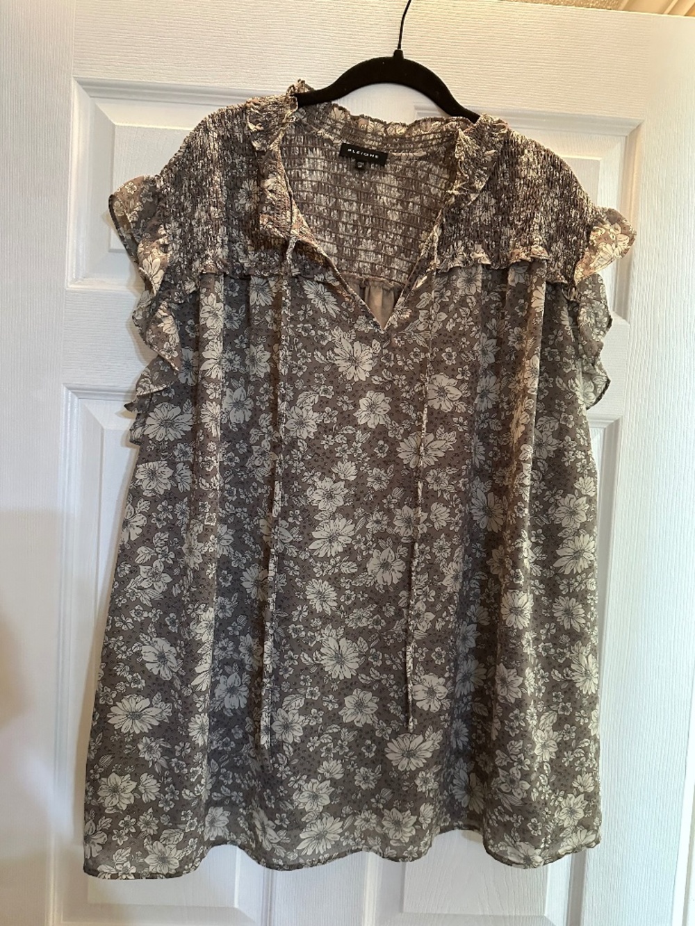 PLEIONE Floral Ruffle Sleeve Blouse 3X Dark Grey Plus Size Smocked Boho